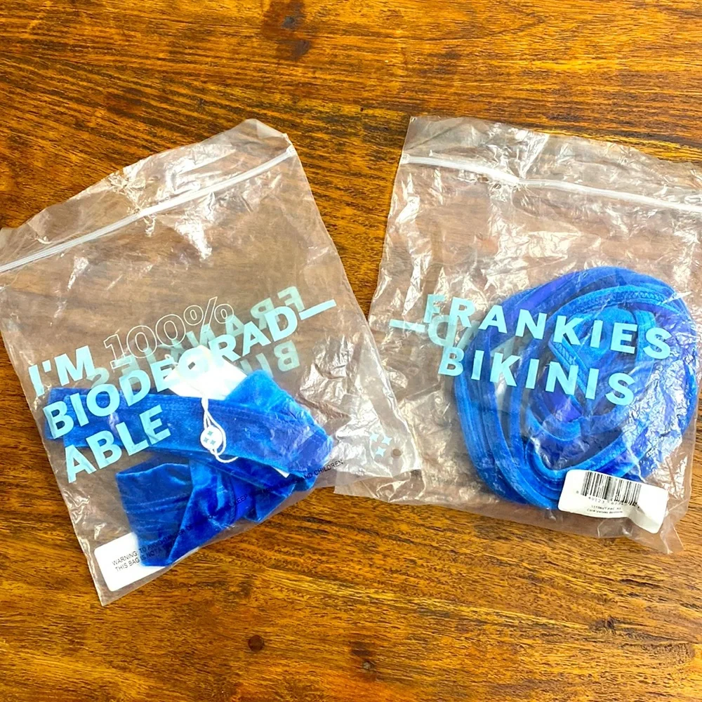 🌼 NWT Frankie’s Bikinis Set XS
